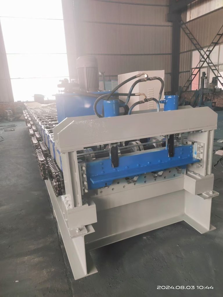 Floor deck roll forming machine