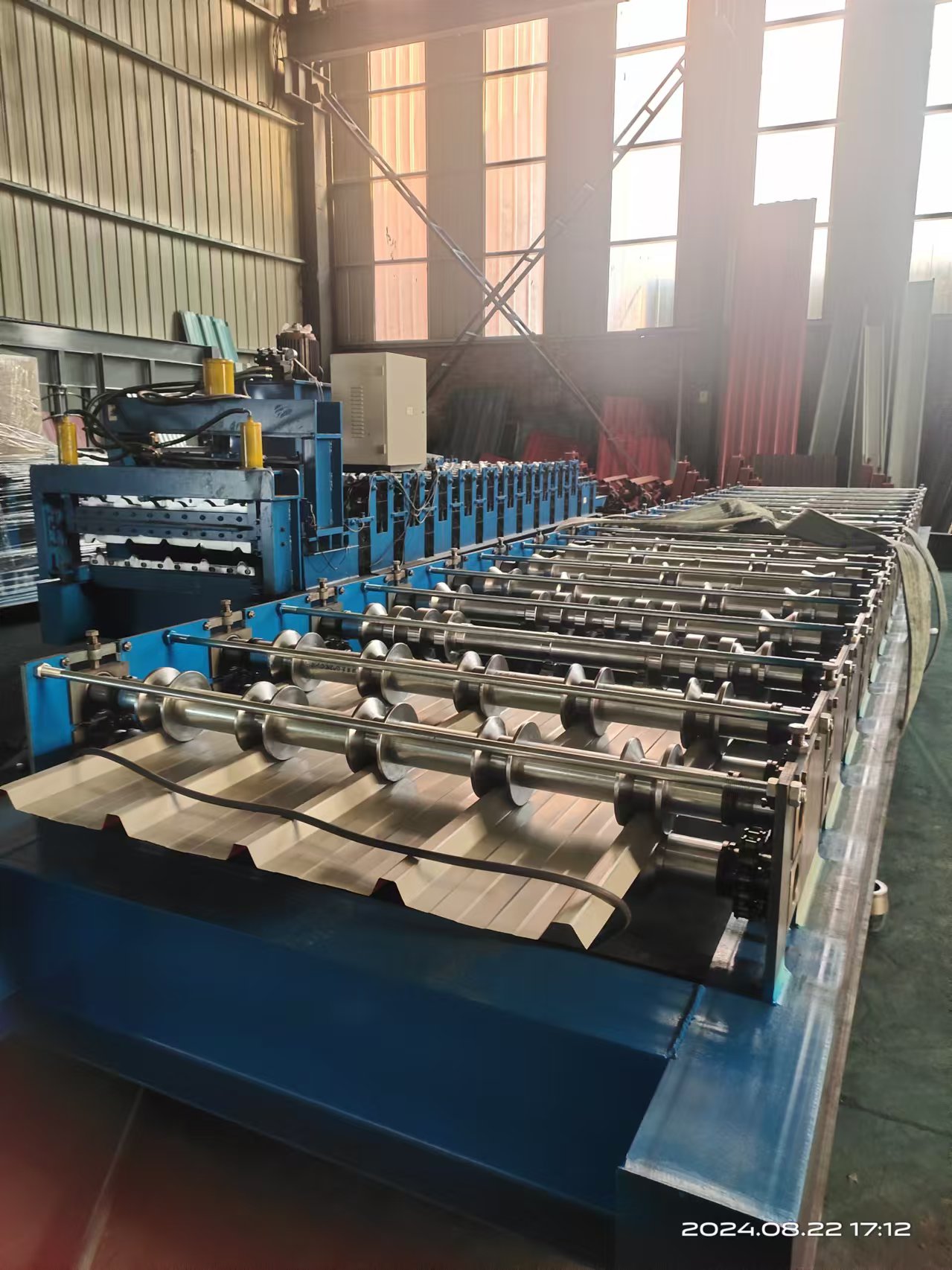 1000-Type Color Steel Tile Press Machine